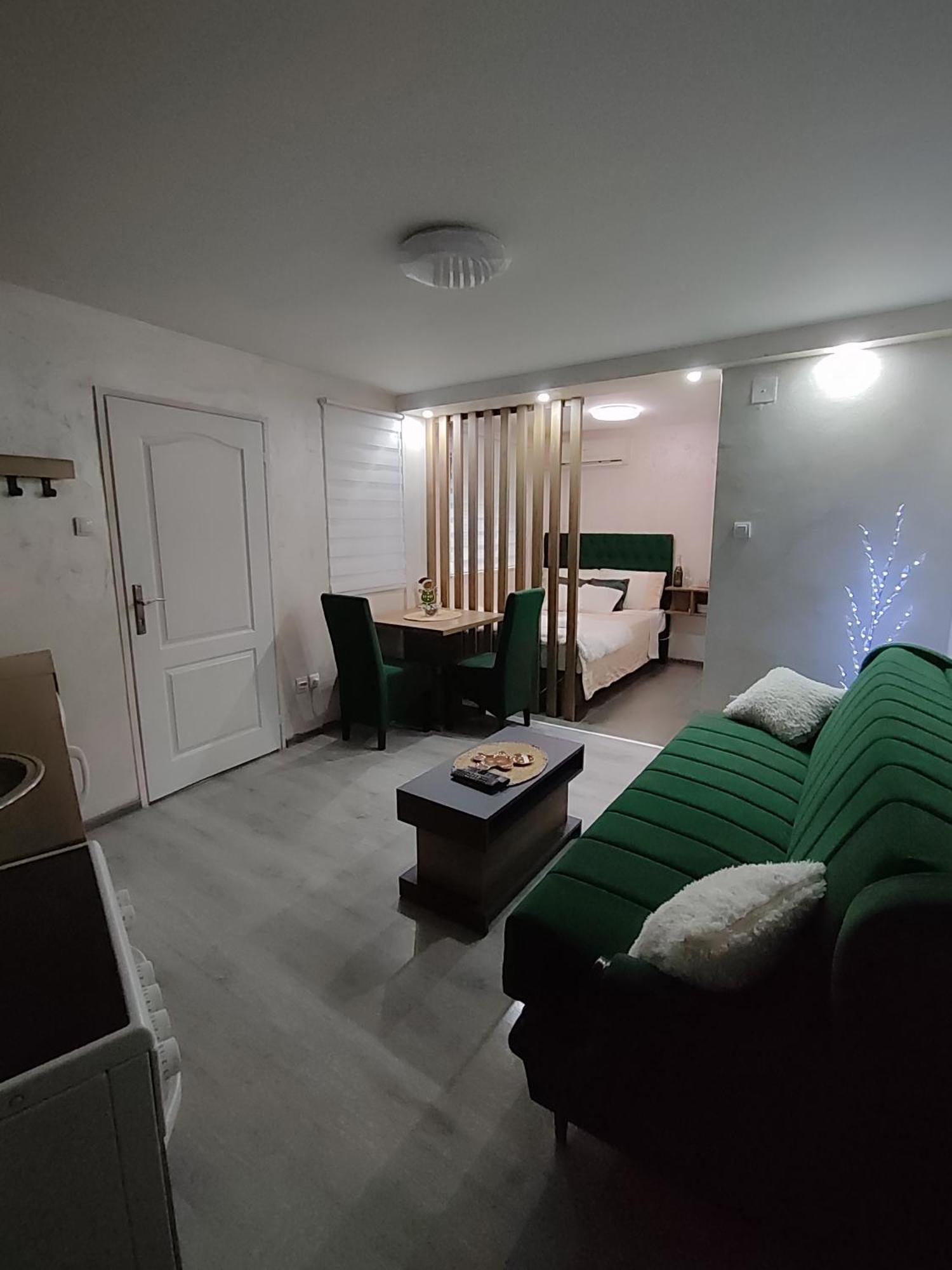 Studio Apartman Free Parking Rubikon Belgrade Extérieur photo